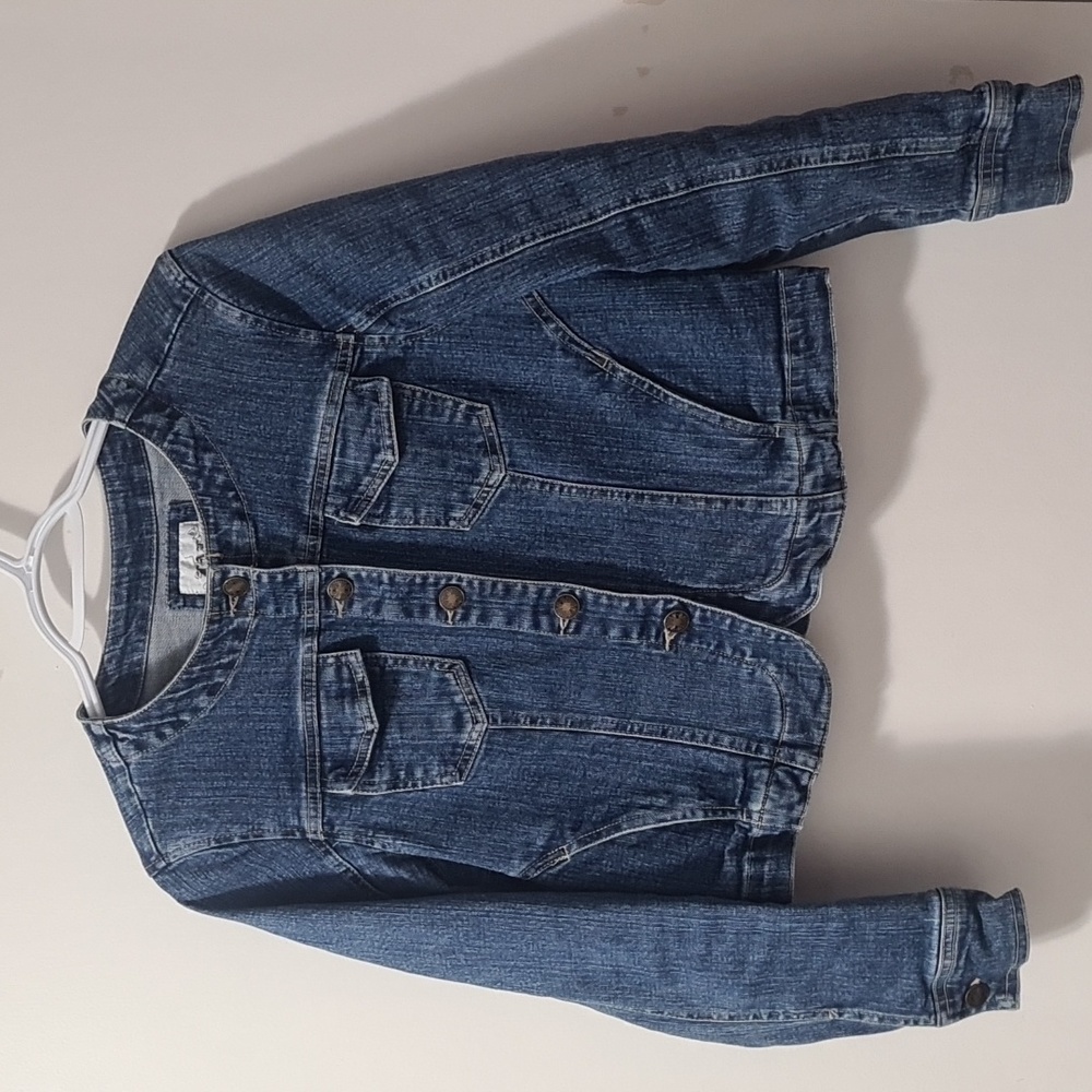 🟣🟣Vintage live a little denim jacket in perfect condition size mediuml